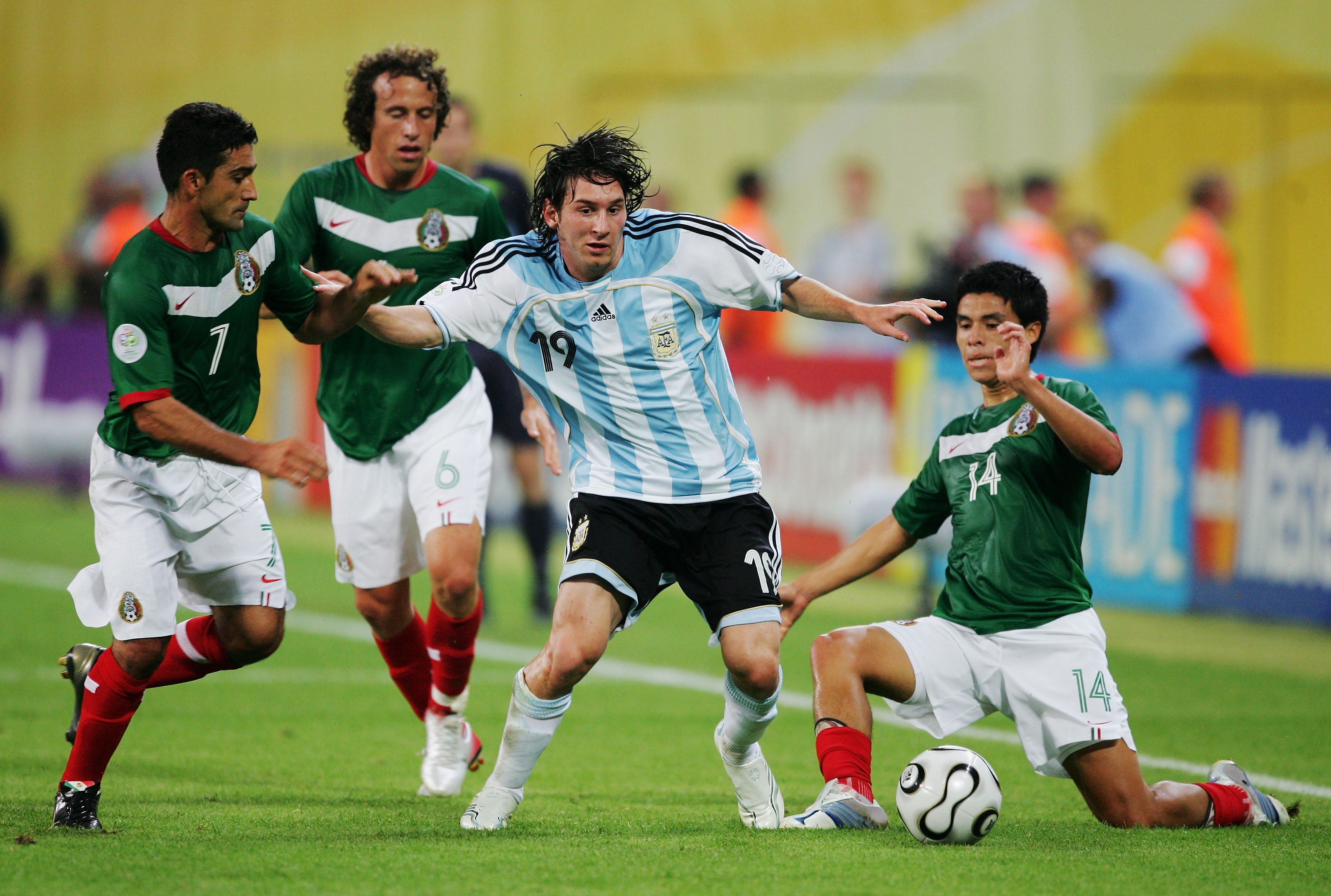 Messi en un partido con argentina en 2006